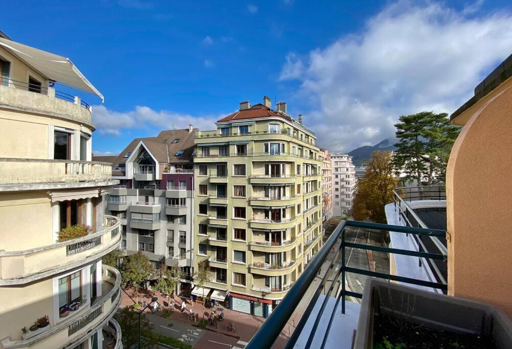 Toit-Terrasse Traversant Plein Centre 100M Du Lac Apartment Annecy Exterior photo