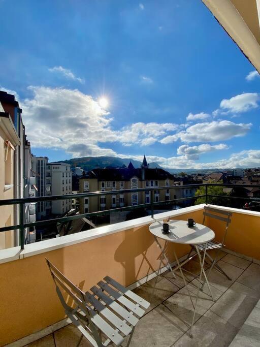 Toit-Terrasse Traversant Plein Centre 100M Du Lac Apartment Annecy Exterior photo